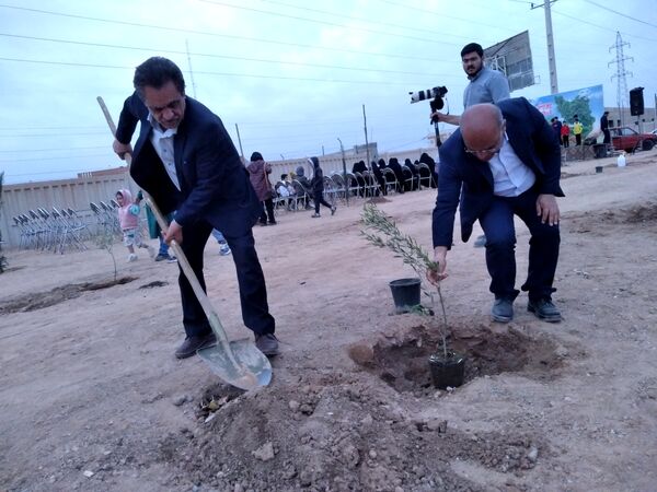 پویش مردمی درخت یادگار در یزد 