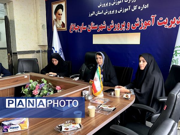 نشست خبری رئیس آموزش و پرورش شاوجبلاغ با خبرنگاران پانا 