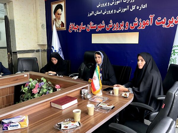 نشست خبری رئیس آموزش و پرورش ساوجبلاغ با خبرنگاران پانا 