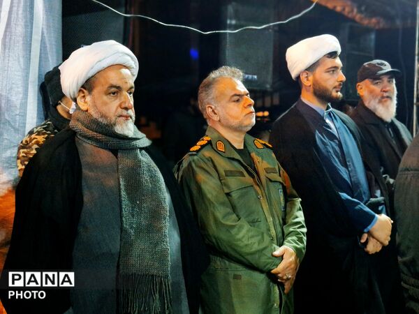 گلوگاه زیر باران، غرق در شور وطن