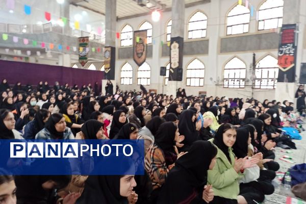 مدرسه شهید لطفی بهارستان‌دو میزبان جشن دهه فجر 