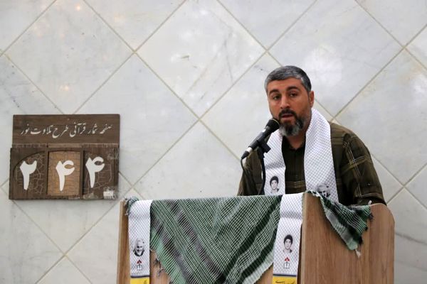 حضور با شکوه دانش‌آموزان و فرهنگیان در مراسم پر فیض نماز جمعه آباده در آستانه روز دانش‌آموز