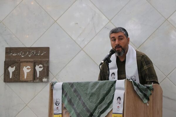 حضور با شکوه دانش‌آموزان و فرهنگیان در مراسم پر فیض نماز جمعه آباده در آستانه روز دانش‌آموز