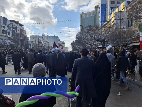 حضور پرشور همه‌ اقشار مردم مشهد در راهپیمایی ۲۲بهمن