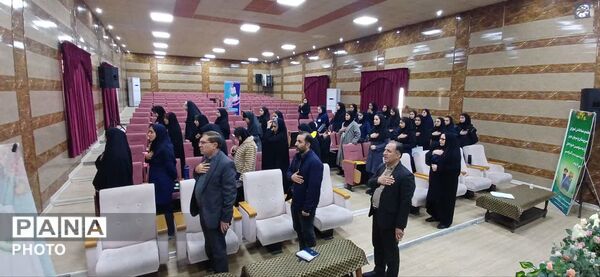 ایران فردا را دانش‌آموزان می‌سازند