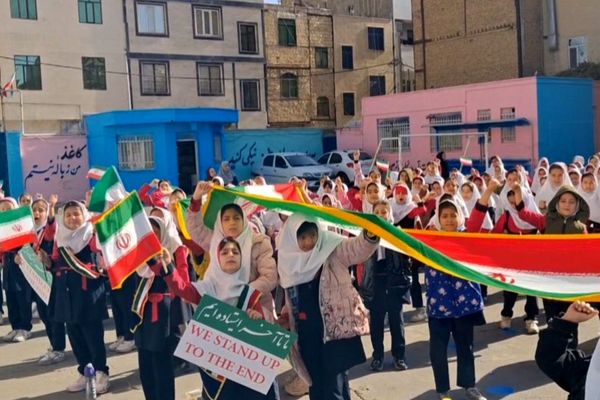  آیین گرامیداشت انقلاب اسلامی در مدارس رباط‌کریم
