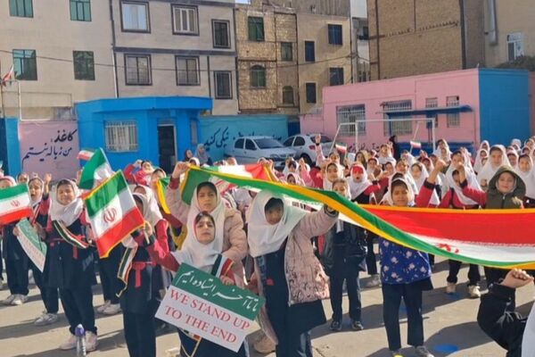  آیین گرامیداشت انقلاب اسلامی در مدارس رباط‌کریم