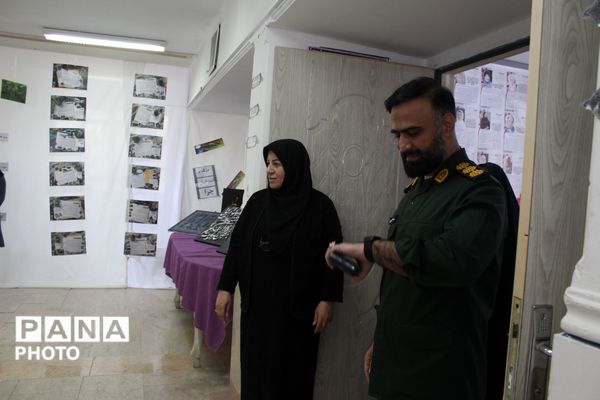  نمایشگاه فرهنگی هنری در هنرستان شهدای گمنام پرند