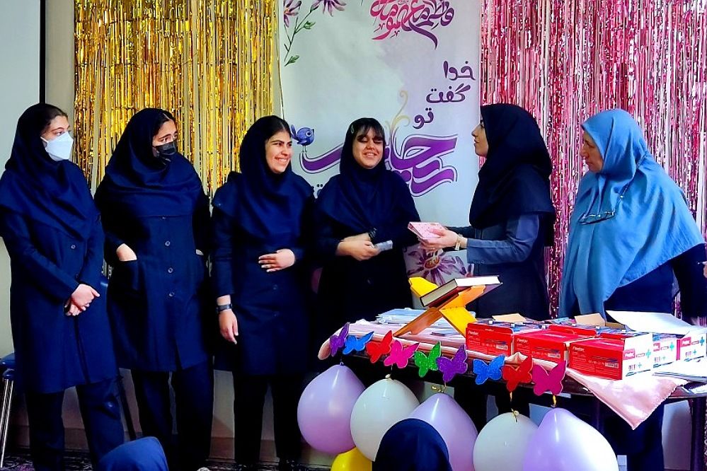 جشن دهه کرامت در دبیرستان دوره‌ اول کوثر رودهن 