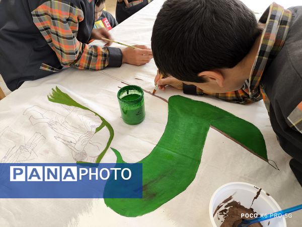 نقاشی همگانی توسط دانش‌آموزان دبستان شهید پسندیده فدافن