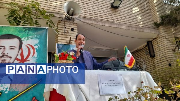 نواختن زنگ آغاز سال تحصیلی در دبیرستان شاهد شهید کلانتری همزمان با سراسر کشور 