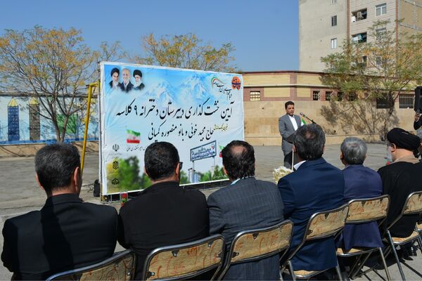 حاج مجید خوئی و بانو کمپانی، سازندگان ۹ کلاس جدید برای دختران بهارستانی