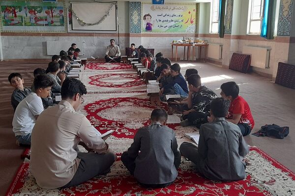 محفل انس با قرآن کریم به یاد شهید سیدحسن نصرالله در مدارس شهرستان اسلامشهر
