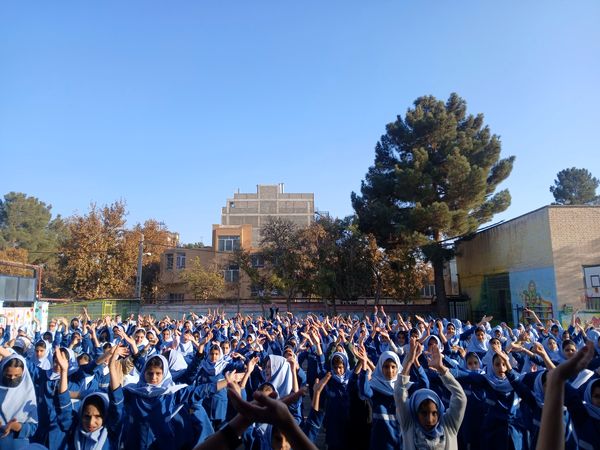 مراسم صبحگاهی در مدرسه دخترانه بنت الهدی صدر۲ 