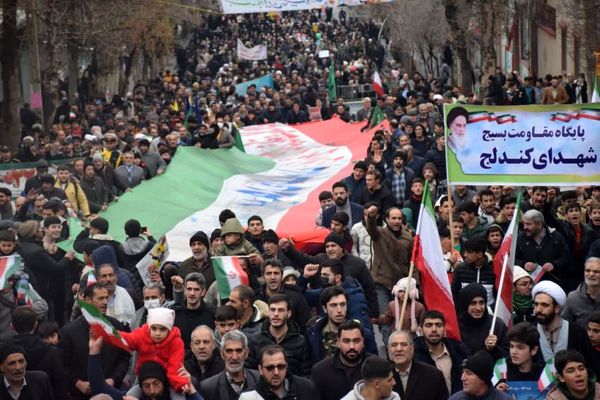  لبیک ملت ایران به فرمان رهبری