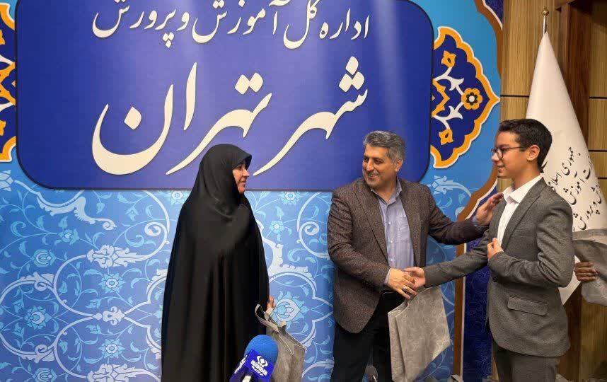 تقدیر از دانش‌آموزخبرنگاران، نمایندگان مجلس و مجامع دانش‌آموزی در نشست گفت‌وگوی بین‌نسلی تهران