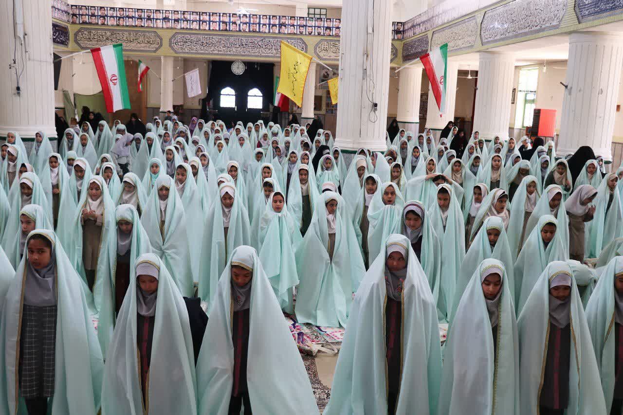 برگزاری جشن تکلیف دختران پایه سوم ابتدایی ابرکوه 