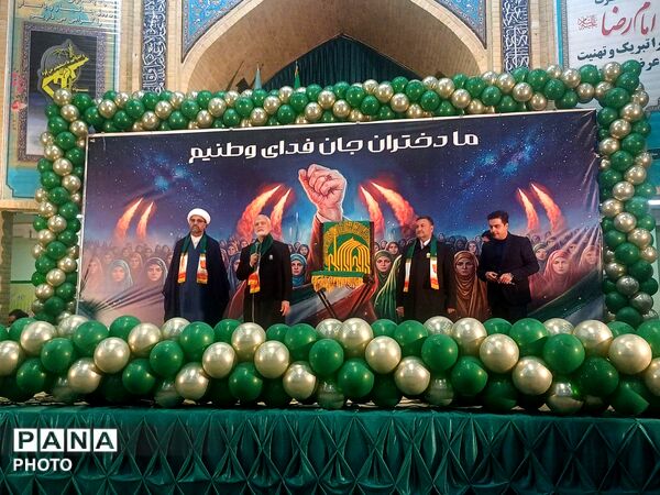 تجدید بیعت دختران وطن با آرمان‌های انقلاب در حسینیه امام