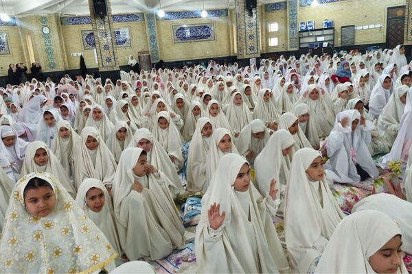 آغاز فصل بندگی دانش‌آموزان قرچک در جشن تکلیف