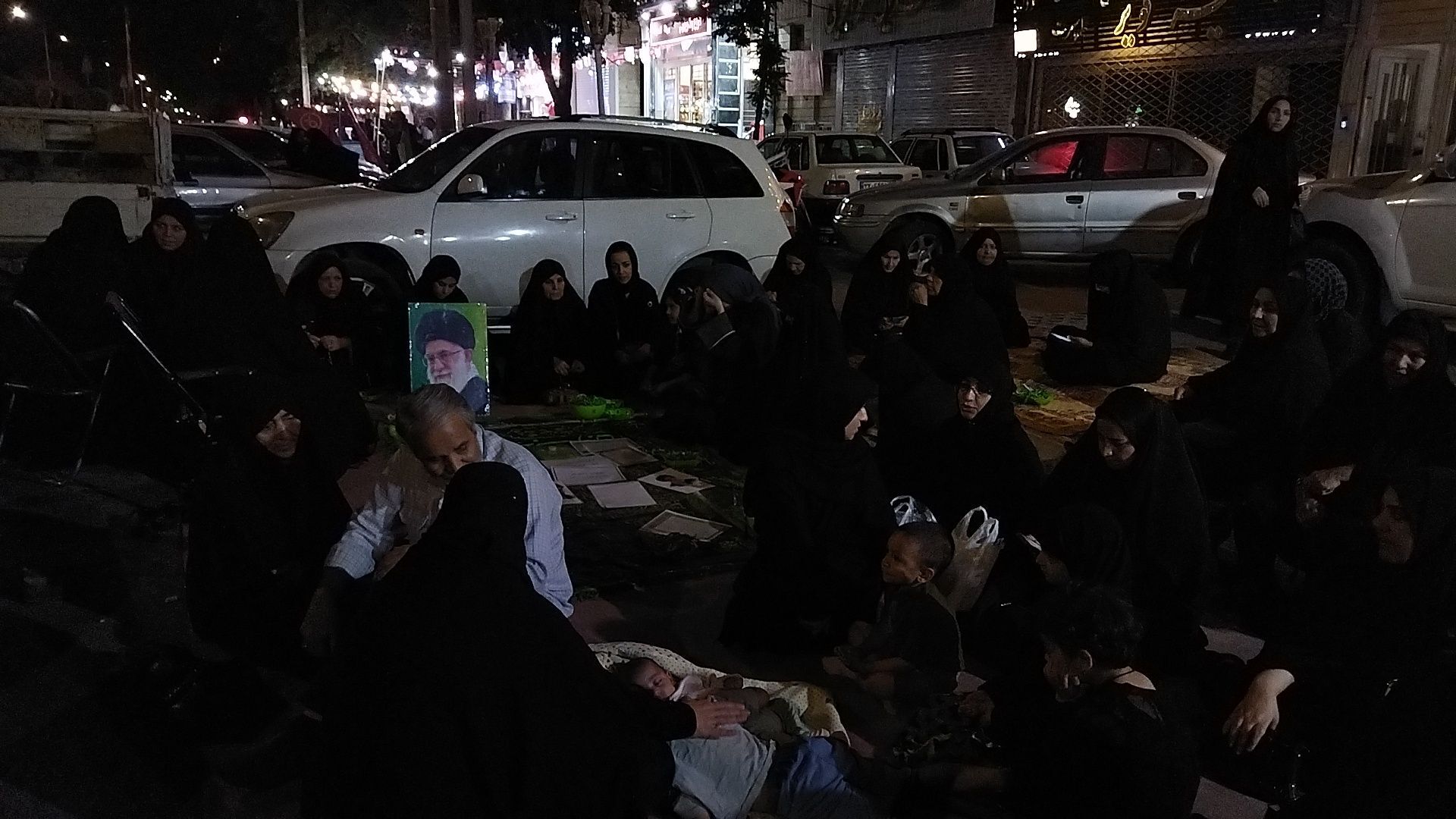 سفره حضرت رقیه در دل مراسم شب دوم محرم در بلوار فضل نیشابور 