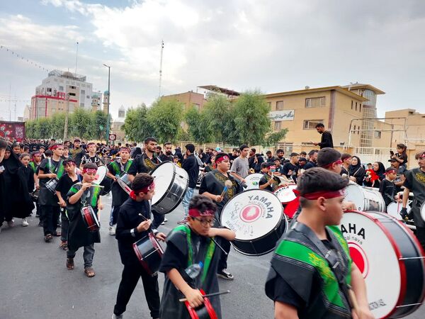 استقبال عزاداران حسینی از کاروان نمادین اسرای کربلا در قم