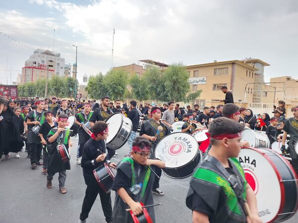 استقبال عزاداران حسینی از کاروان نمادین اسرای کربلا در قم