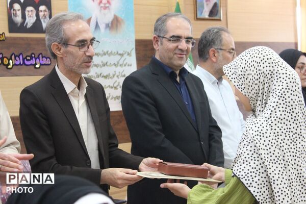 تجلیل از حافظان قرآن کریم در مرند با حضور مسئولان آموزش و پرورش