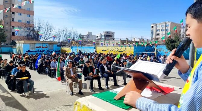 جشن انقلاب اسلامی در دبیرستان شاهد
