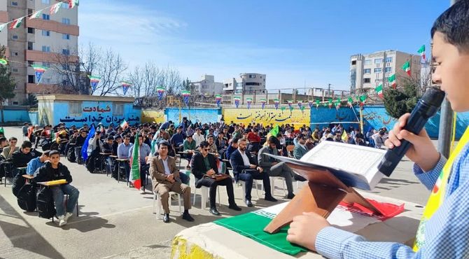 جشن انقلاب اسلامی در دبیرستان شاهد