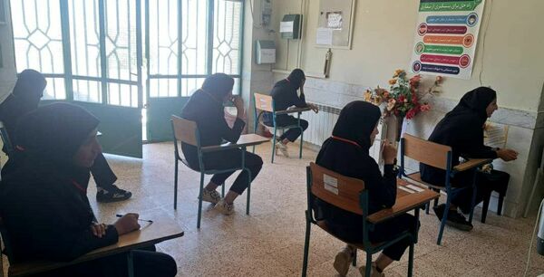 رقابت دانش‌آموزان میانکوه در امتحانات نوبت دوم