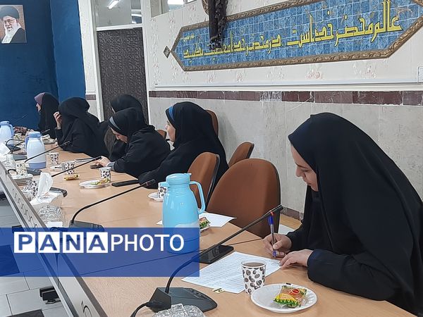 کارگاه تحکیم بنیان خانواده با محوریت مهارت‌های ارتباطی والدین با فرزندان و مهارت‌های ارتباط موثر