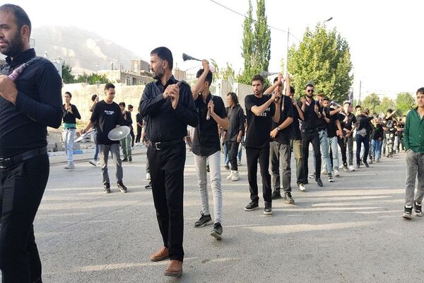 مراسم عزاداری و زنجیرزنی هیئات مذهبی شهر بار در روز تاسوعا حسینی 