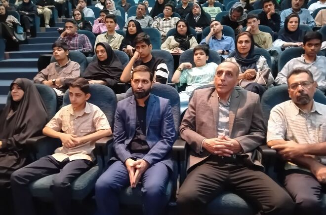 جشن ستارگان ویژه دانش‌آموزان ورودی جدید دبیرستان ماندگار ادب