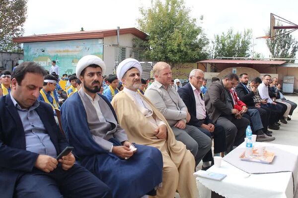 جشن عاطفه‌ها جشن همدلی دانش آموزان با دیگر کودکان نیازمند