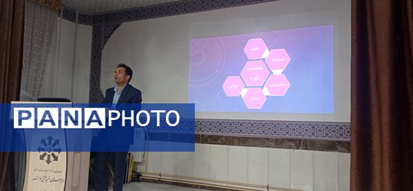 جلسه هدایت تحصیلی در دبیرستان استعدادهای درخشان دوره اول کاشمر