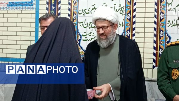 نماز جمعه با حضور دانش‌آموزان فعال بسیجی شهر بن