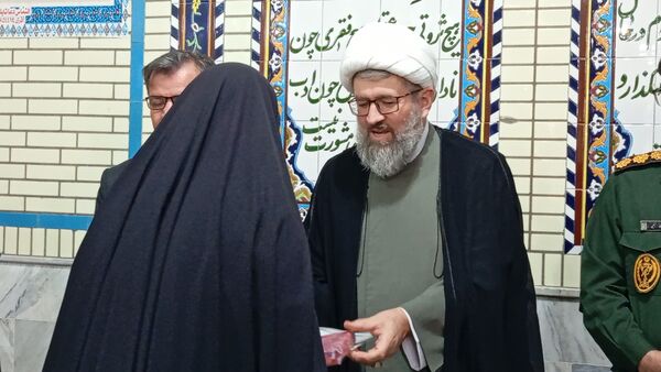 نماز جمعه با حضور دانش‌آموزان فعال بسیجی شهر بن