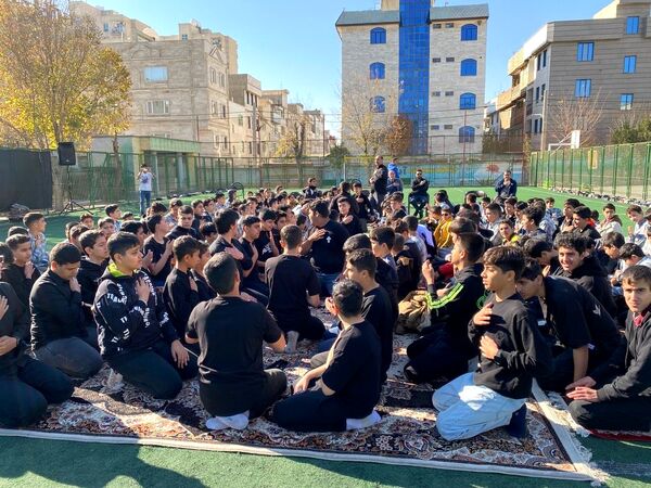 دانش‌آموزان مدرسه شاهد شهید کاظمی در سوگ شهادت حضرت فاطمه (س)