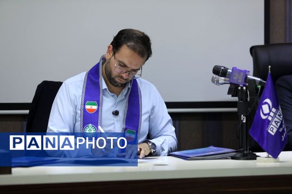 نشست صمیمی دانش‏‌آموز خبرنگاران و نمایندگان مجلس دانش‌آموزی آذربایجان شرقی با علی فلاحتکار