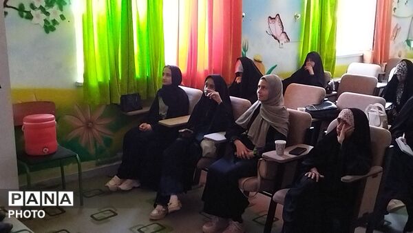 اولین جلسه از آموزش ساخت مستند و تولید محتوا در کانون مهر تابان 