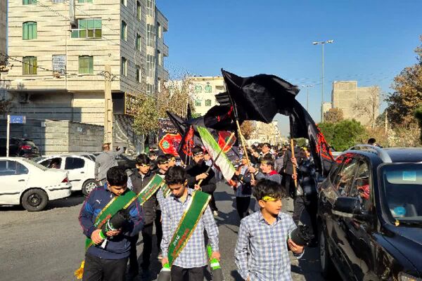 نوجوانان فاطمی از دبیرستان تا مسجد جامع