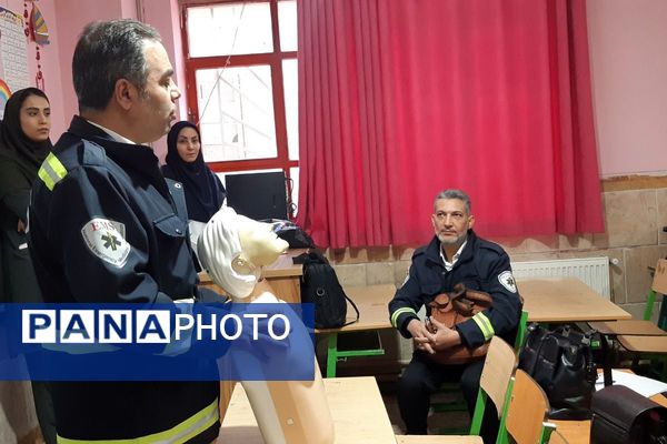 اولین دوره آموزشی آموزگاران پایه مدارس ابتدایی شهرستان رباط‌کریم