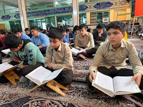 محفل انس با قرآن دانش‌آموزی یادوآره شهدای دانش‌آموز غزه در شهرستان چناران