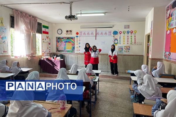 مانور تخلیه اضطراری و آمادگی برای لحظات بحرانی در مدرسه معراج بهارستان‌دو