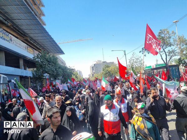 میراث خونین؛ مشهد در تپش قلب عشق به رهبر شهید
