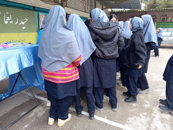 برپایی بازارچه دانش آموزی در دبیرستان پیرایش ۲