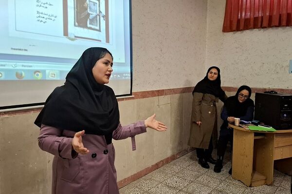 جلسه شورای دبیران در مدرسه جوادالائمه بهارستان ۲