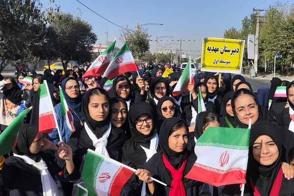 حضور پرشور دختران و پسران شهریار در روز استکبار ستیزی