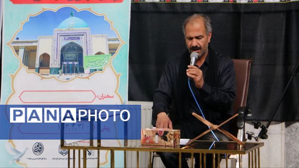 آیین غباروبی و عطرافشانی ضریح مطهر آستان مقدس امامزاده بی‌بی سکینه