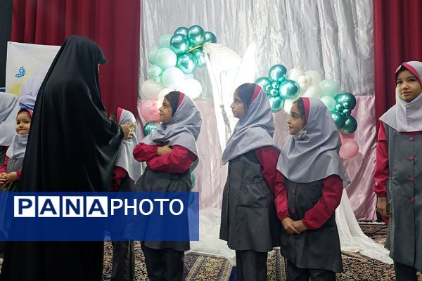  جشن «گل‌های زهرایی» در حسینیه شهدا با حضور دانش‌آموزان دبستان شهید طهرانی‌مقدم